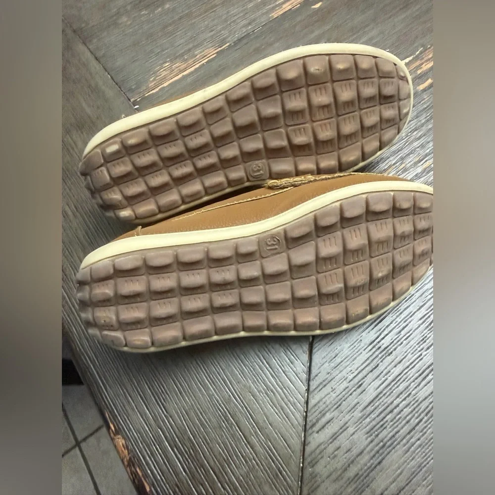 brown faux leather boys' moccasin loafers with a metal bit detail. 31(13)